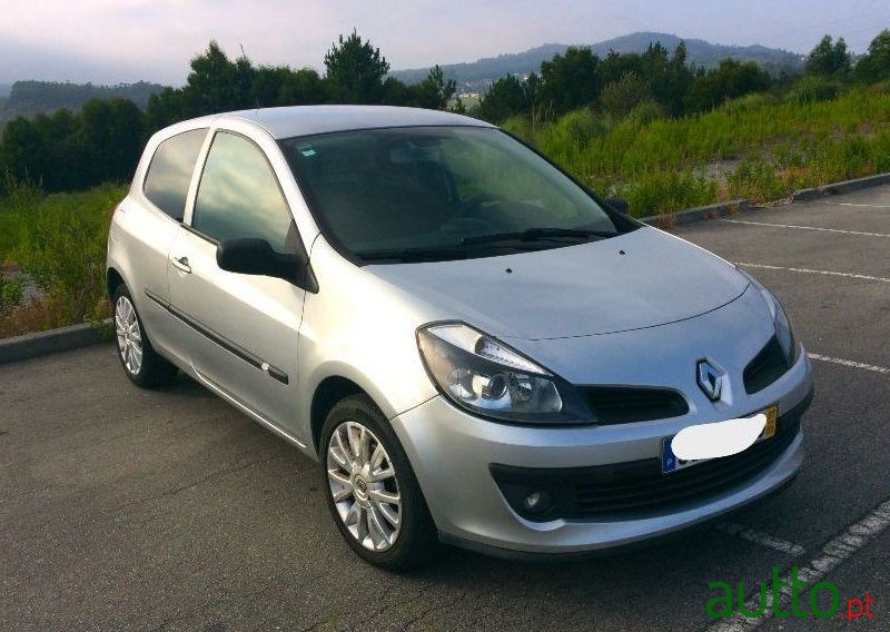 2007' Renault Clio photo #2