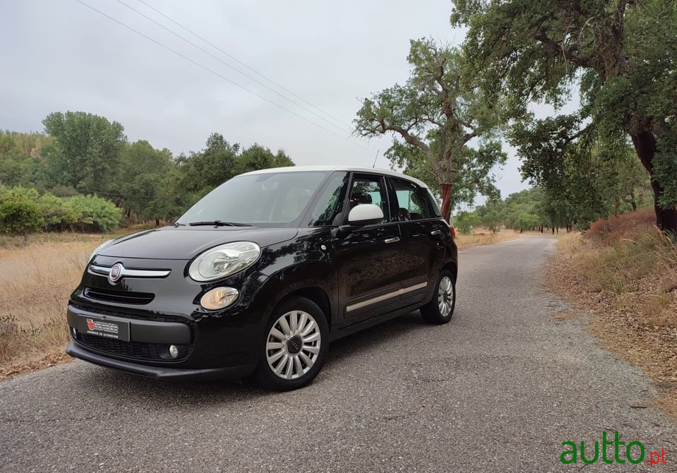 2013' Fiat 500L photo #2
