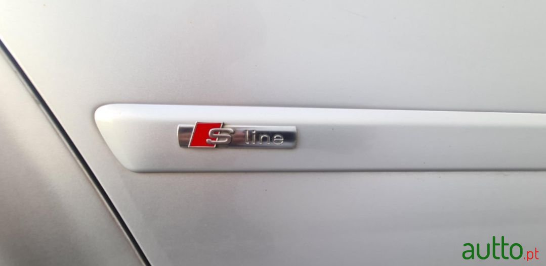 2002' Audi A4 Avant photo #2