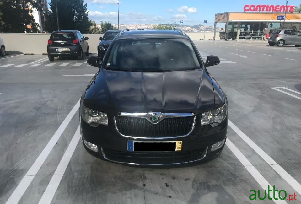 2010' Skoda Superb Break photo #3