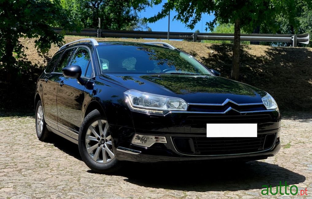 2011' Citroen C5 Tourer photo #2