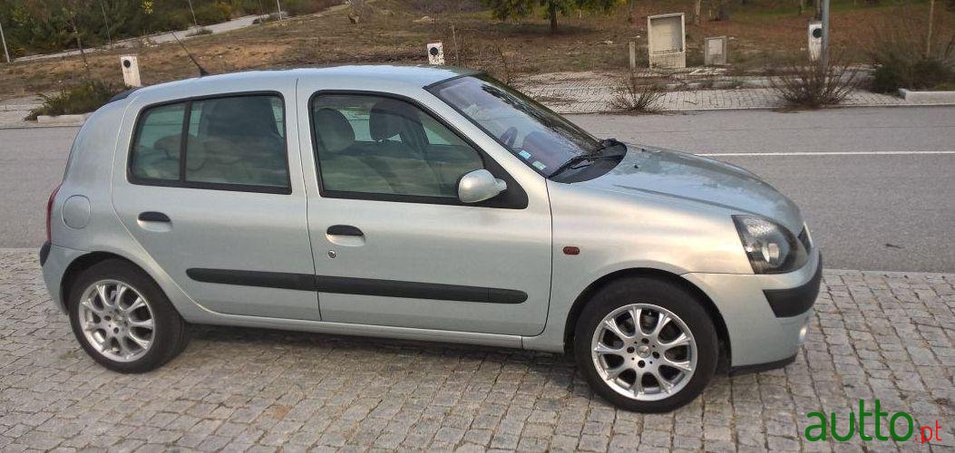 2001' Renault Clio photo #3