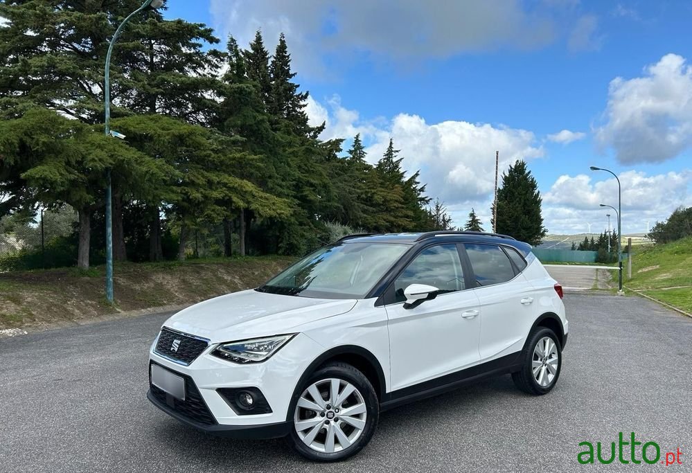 2018' SEAT Arona 1.6 Tdi Style photo #3