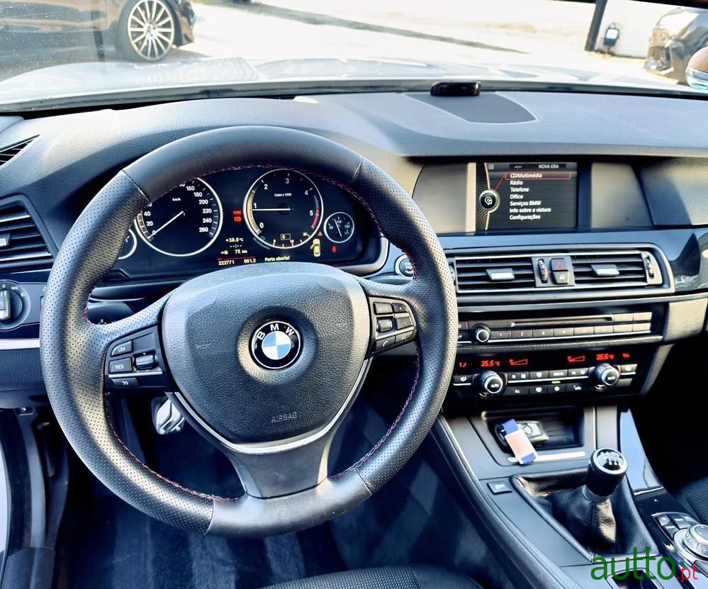 2011' BMW 520 D Pack M photo #4