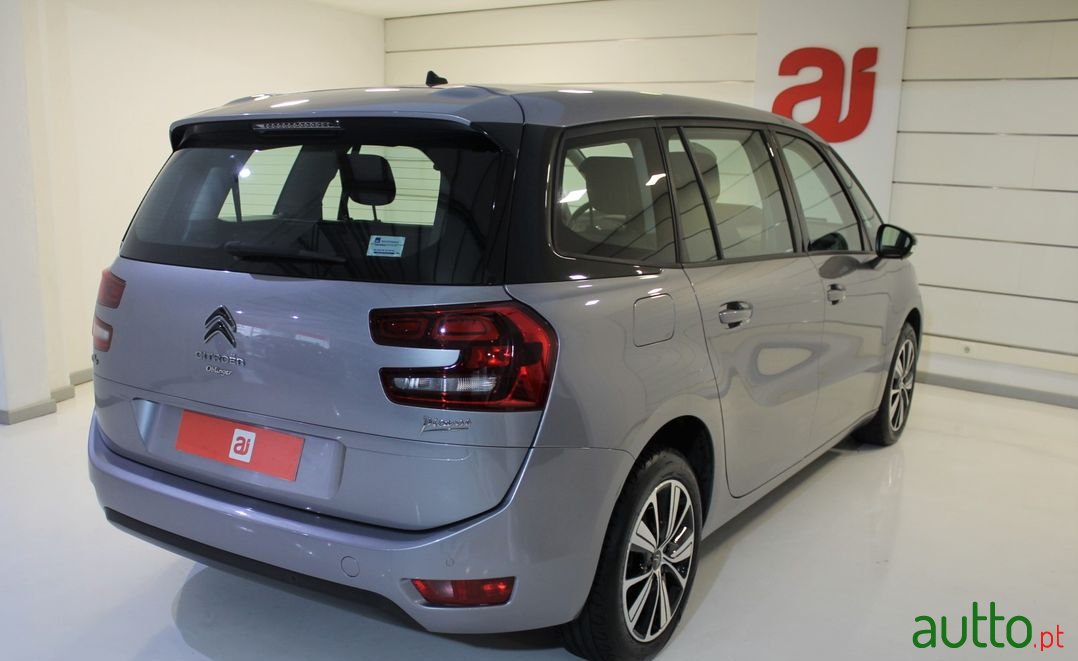 2017' Citroen C4 Grand Picasso photo #3