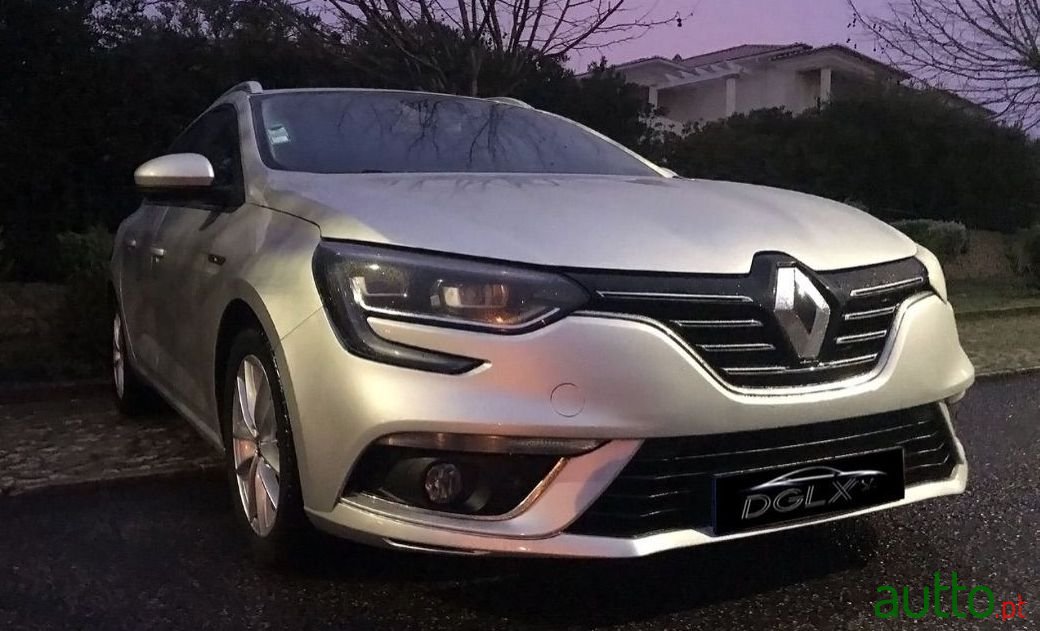 2016' Renault Megane Sport Tourer photo #2