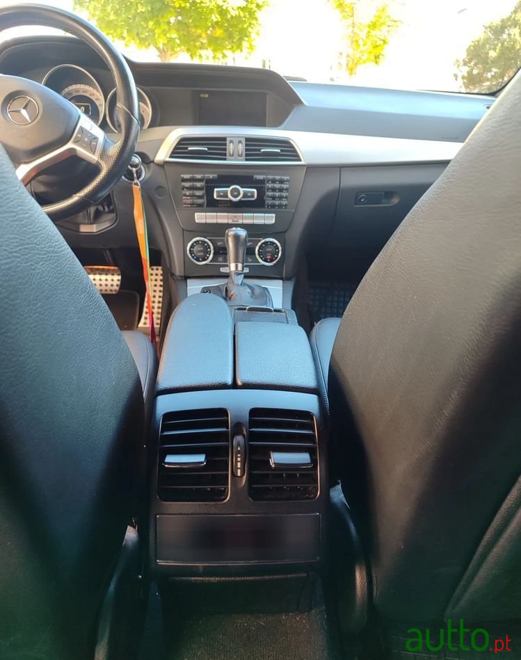 2011' Mercedes-Benz Classe C photo #3