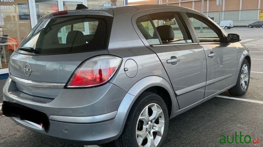 2006' Opel Astra 1.3 Cdti Cosmo photo #2