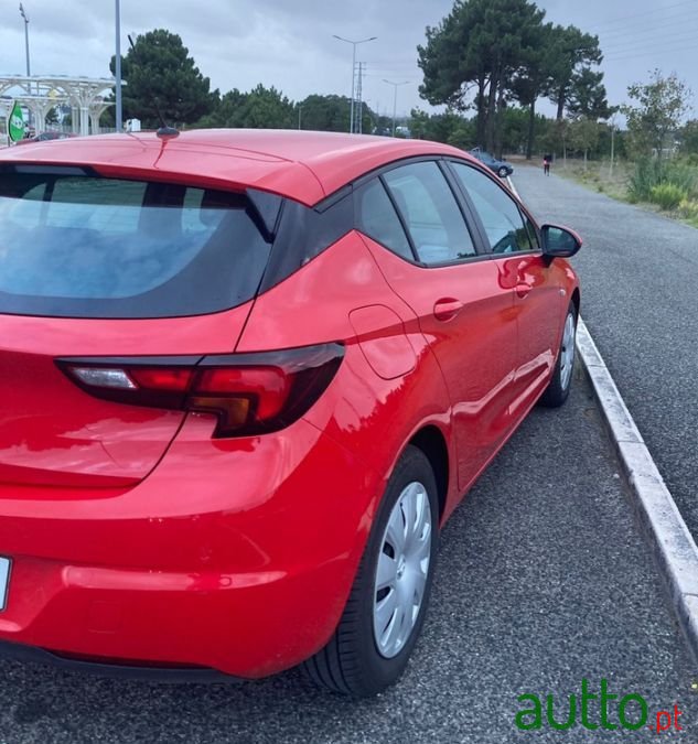 2019' Opel Astra photo #2
