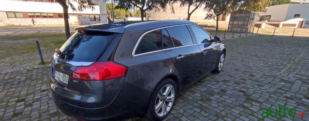 2011' Opel Insignia Sports Tourer photo #4