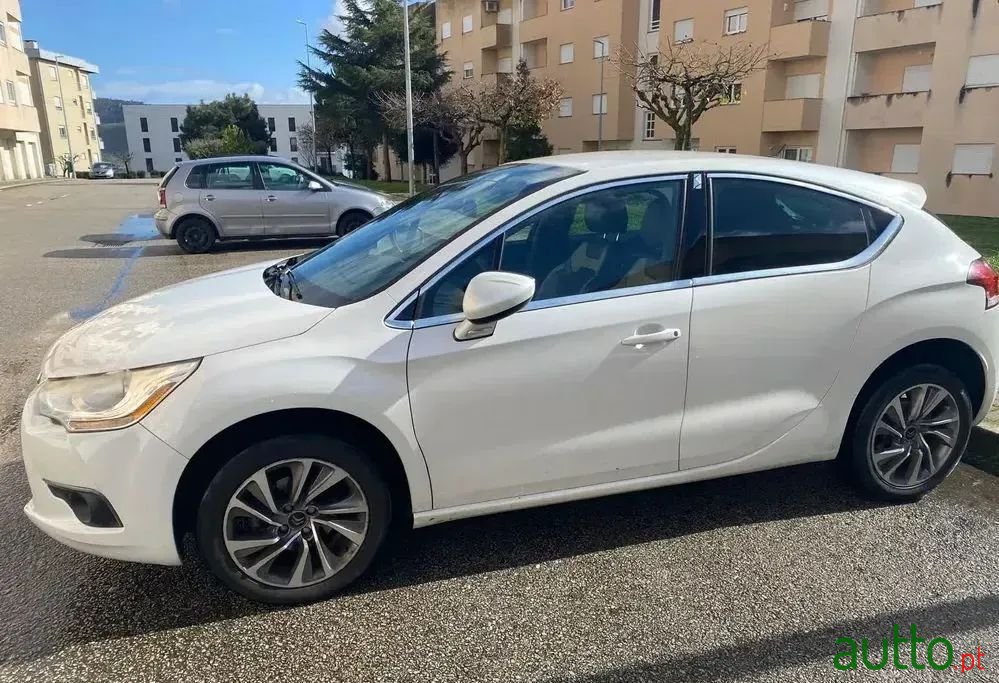 2013' Citroen DS4 photo #3