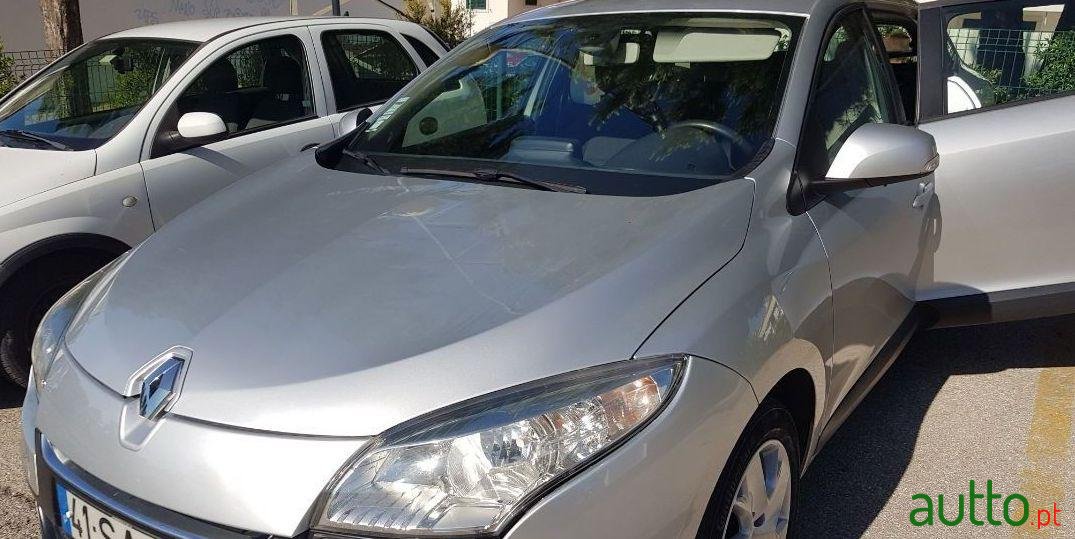 2013' Renault Megane Sport Tourer photo #2