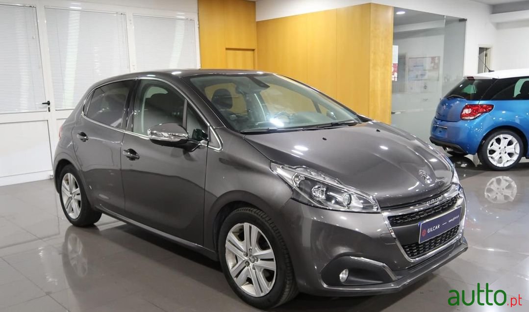 2019' Peugeot 208 photo #2