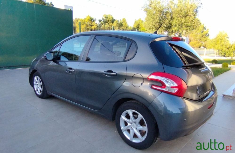 2012' Peugeot 208 photo #4