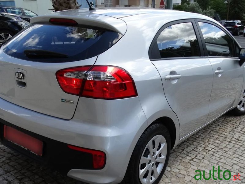 2016' Kia Rio 1.1 Crdi Lx Isg photo #3