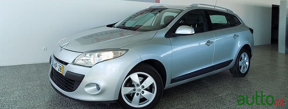 2012' Renault Megane Sport Tourer photo #3