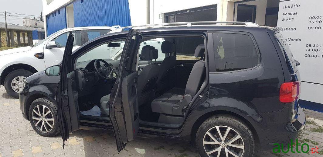 2014' Volkswagen Touran photo #3