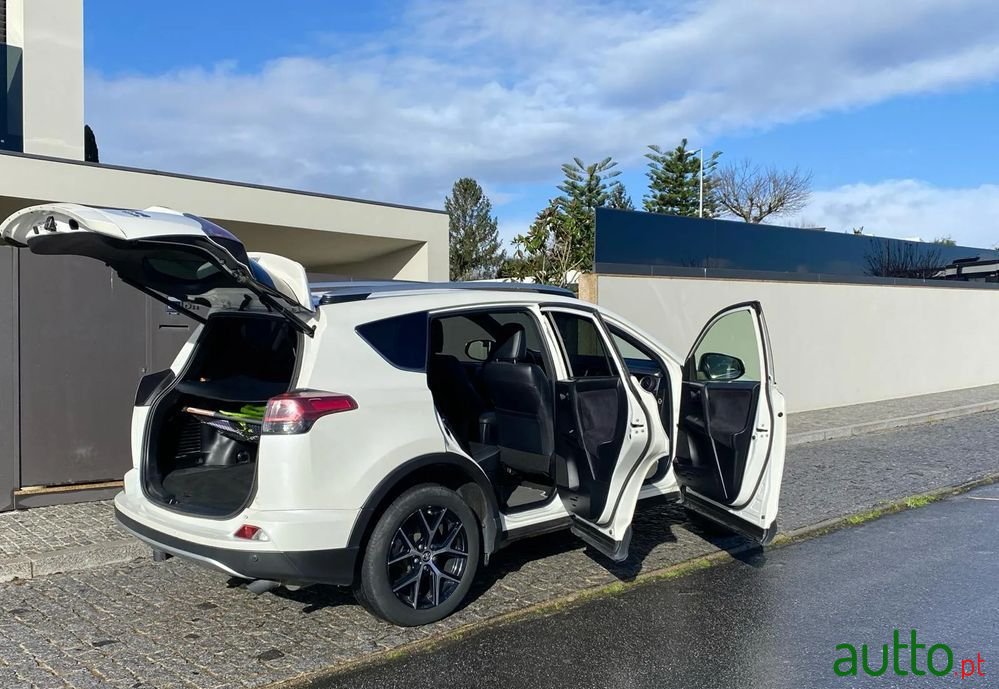 2016' Toyota RAV4 photo #6