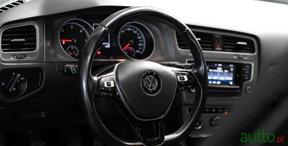 2017' Volkswagen Golf photo #3