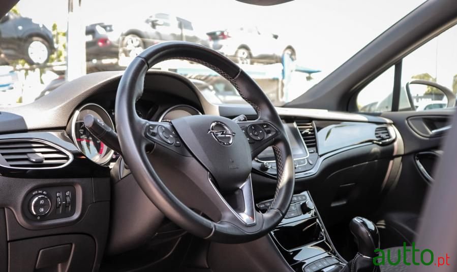 2018' Opel Astra photo #5