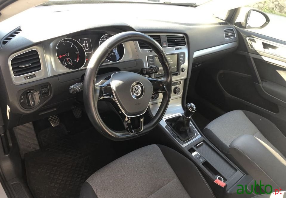 2015' Volkswagen Golf photo #4