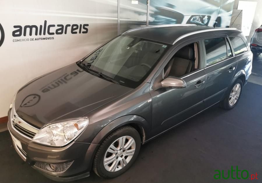 2008' Opel Astra Caravan photo #4