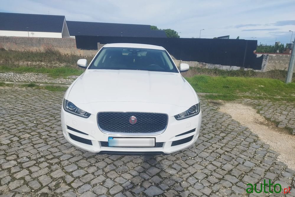 2015' Jaguar XE 2.0 D Prestige Aut. photo #3