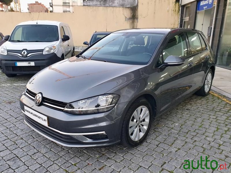 2019' Volkswagen Golf photo #2