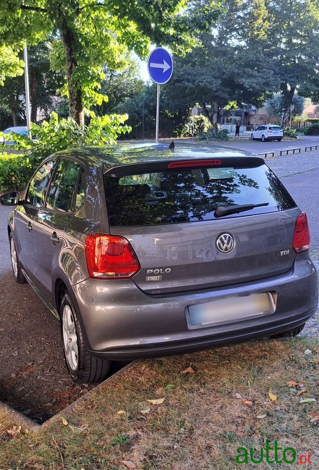 2014' Volkswagen Polo photo #5