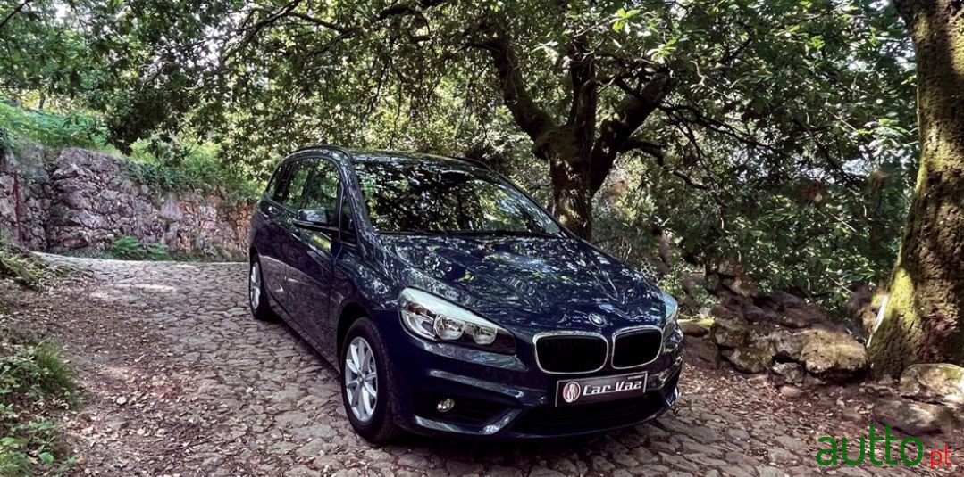 2017' BMW 216 Gran Tourer photo #2