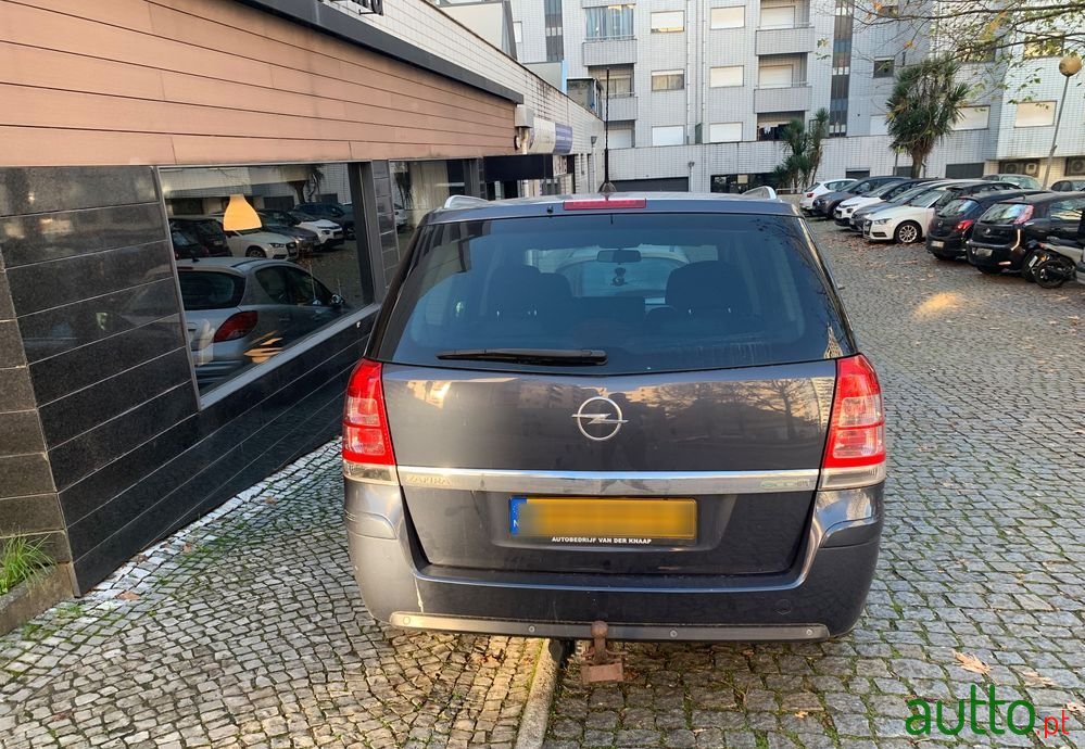 2010' Opel Zafira photo #3
