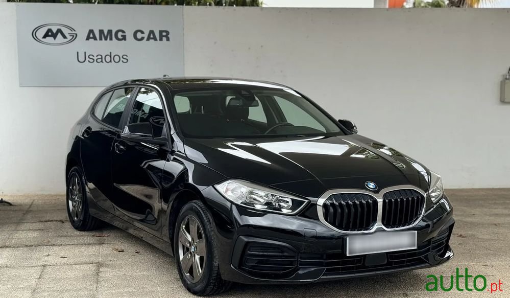 2023' BMW Série 1 D Corporate Edition photo #3