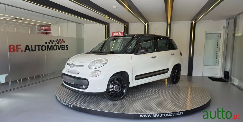 2013' Fiat 500L photo #2