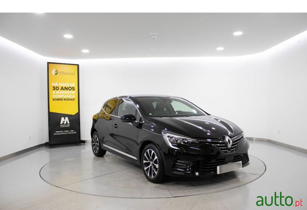 2023' Renault Clio photo #1