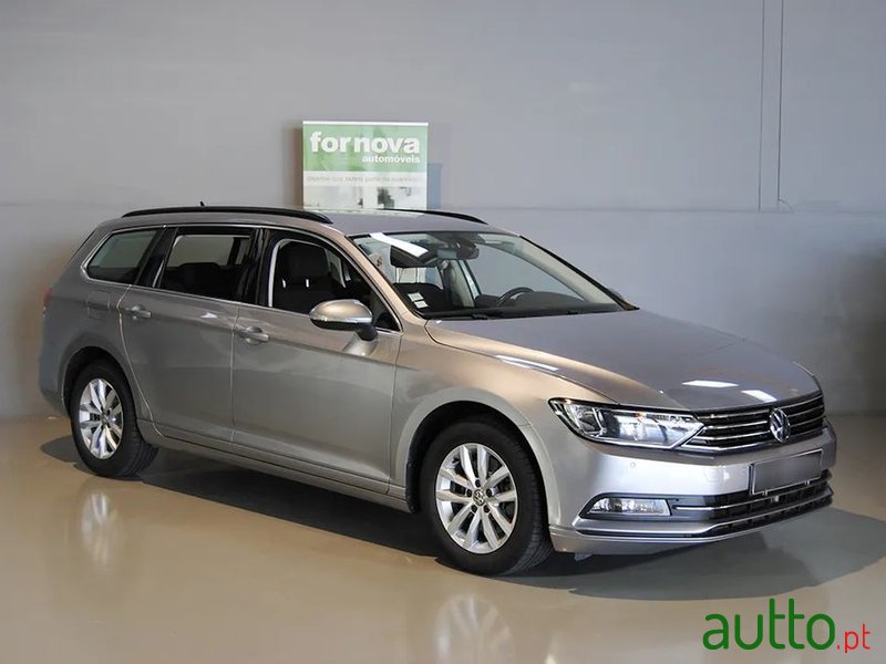 2017' Volkswagen Passat Variant photo #4