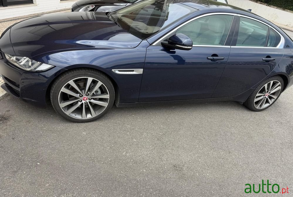 2015' Jaguar XE photo #2