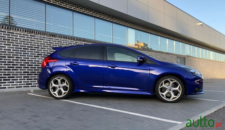 2013' Ford Focus photo #3