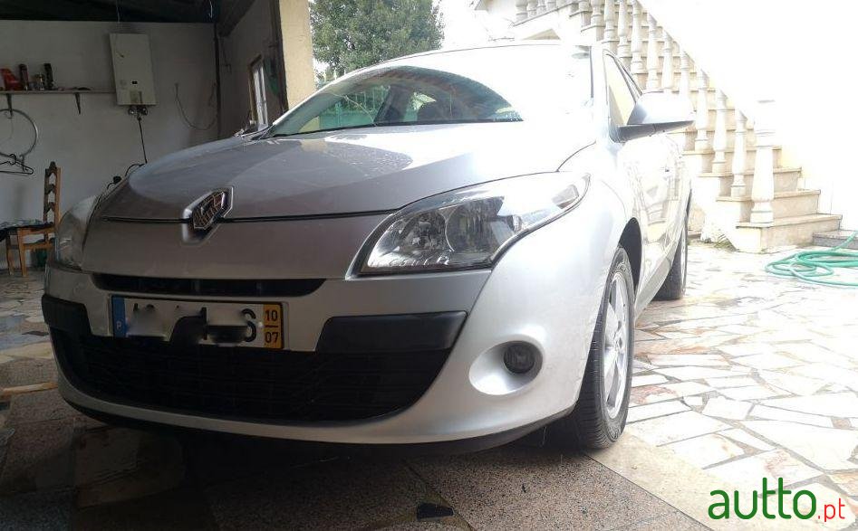 2010' Renault Megane photo #2