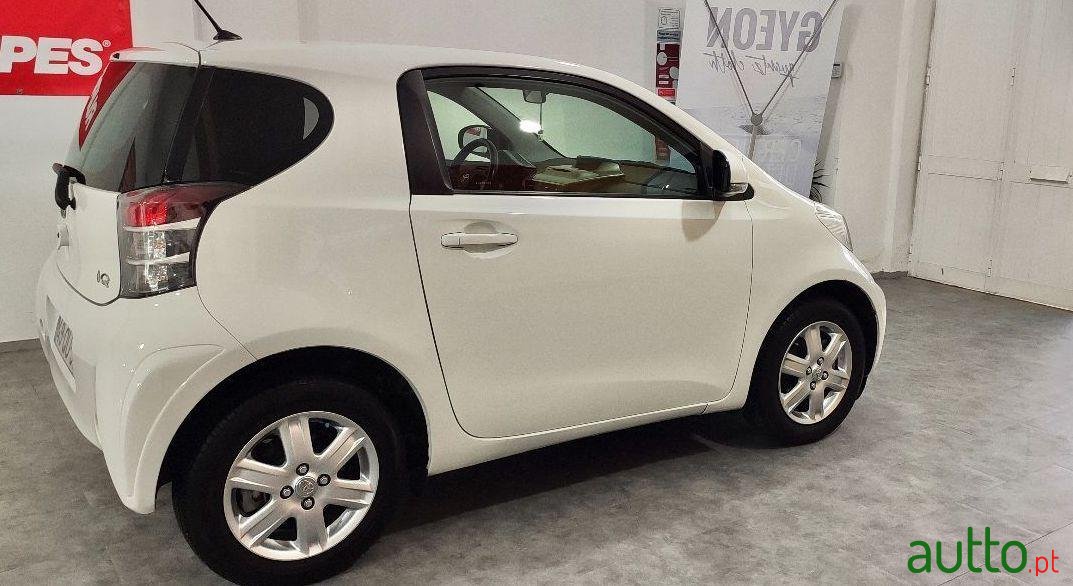 2010' Toyota iQ photo #1