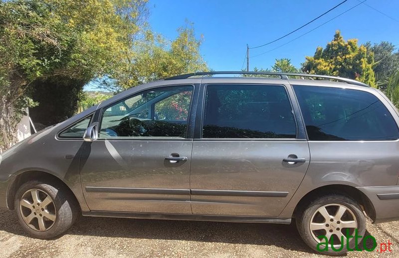 2009' Volkswagen Sharan photo #2