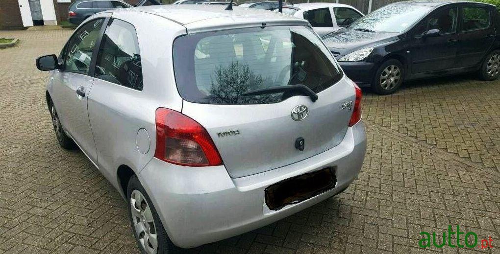 2006' Toyota Yaris 1.0 Vvt-I photo #2