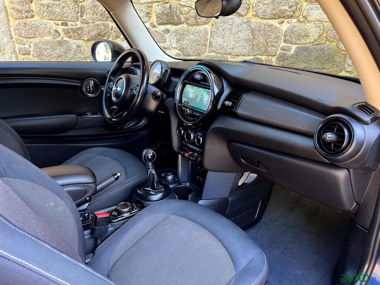 2015' MINI Cooper photo #5