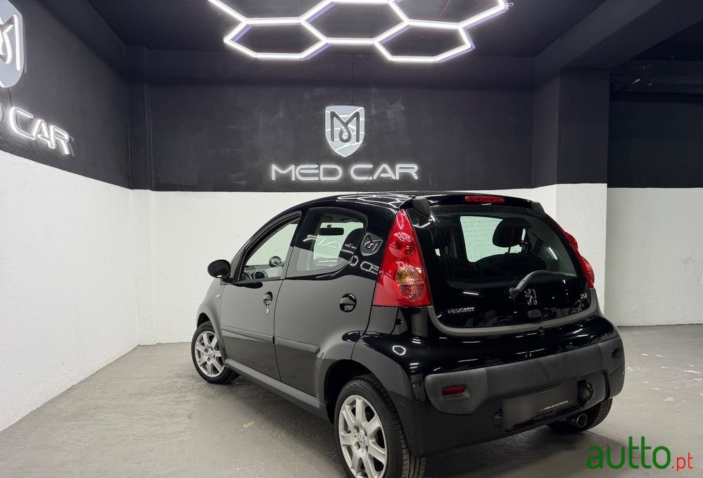 2010' Peugeot 107 1.0 Urban Style photo #6