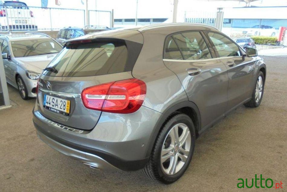 2016' Mercedes-Benz Gla-180 Cdi photo #1