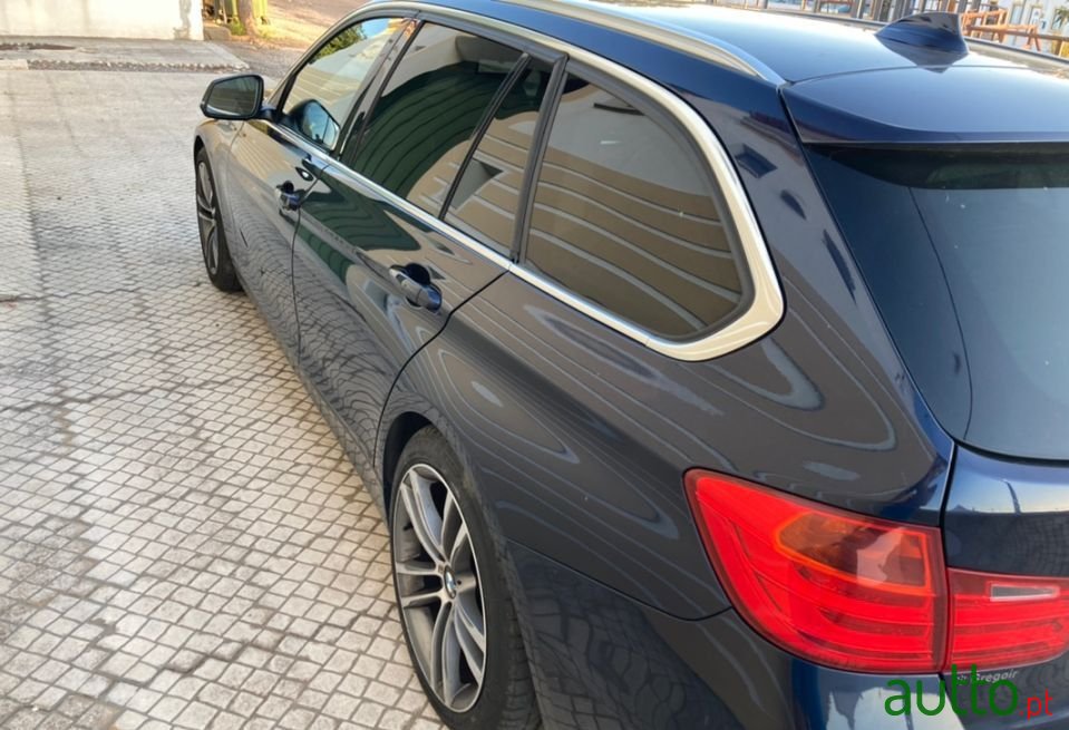 2013' BMW 320 photo #2