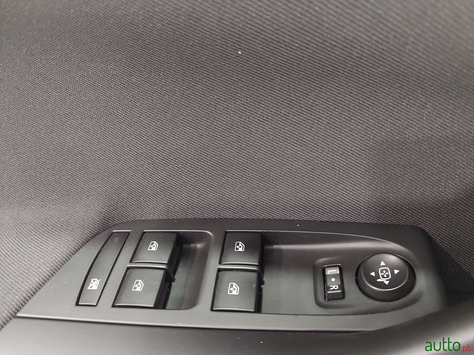 2017' Opel Astra photo #3