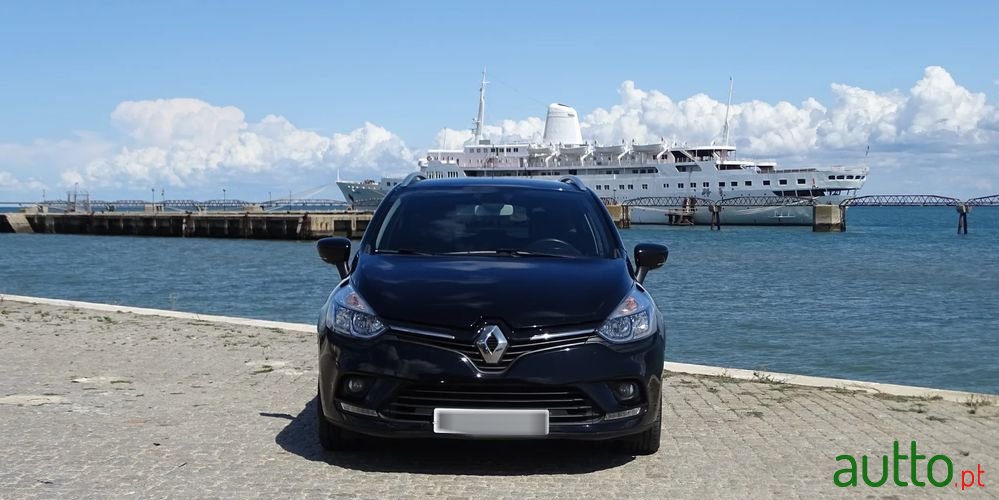 2019' Renault Clio Sport Tourer photo #3