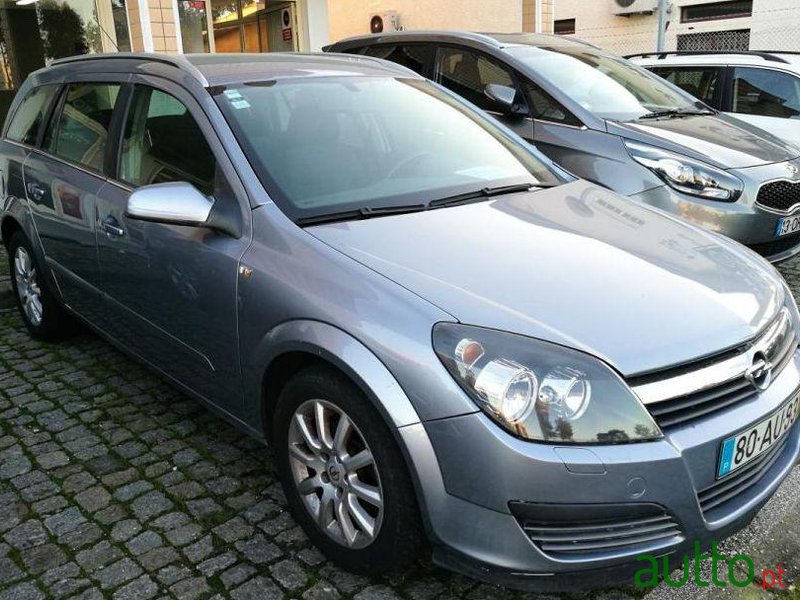 2005' Opel Astra 1.3 Cdti Elegance photo #1