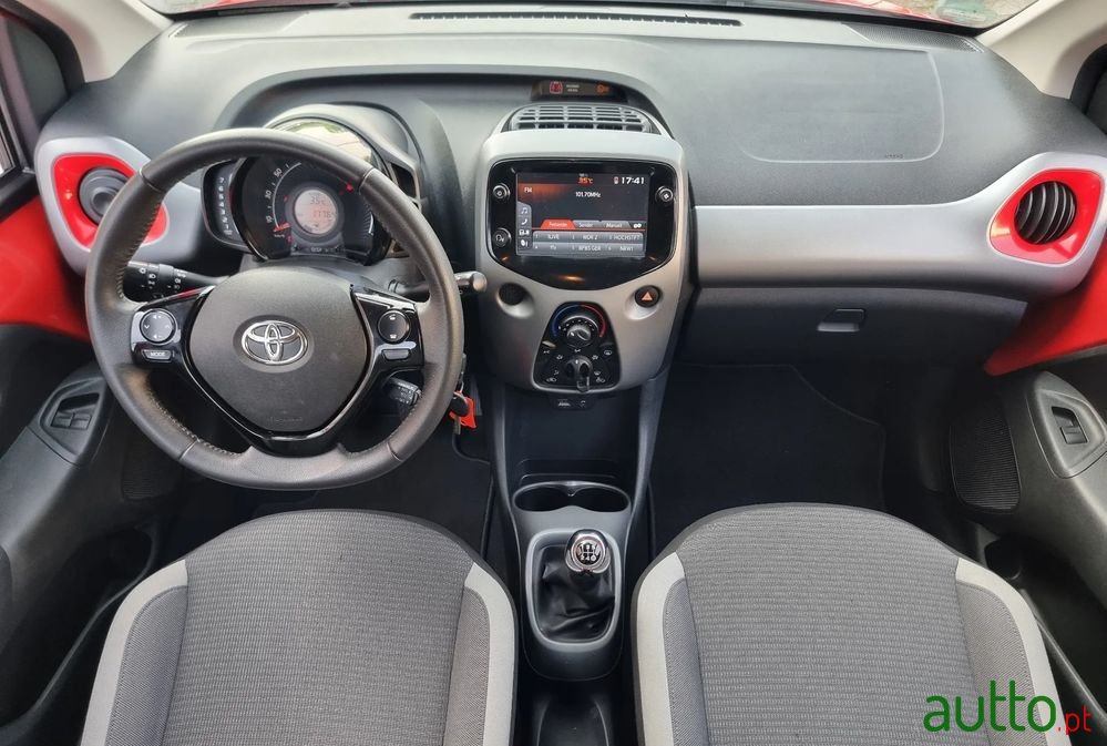 2021' Toyota Aygo 1.0 X-Play+X-Touch photo #4