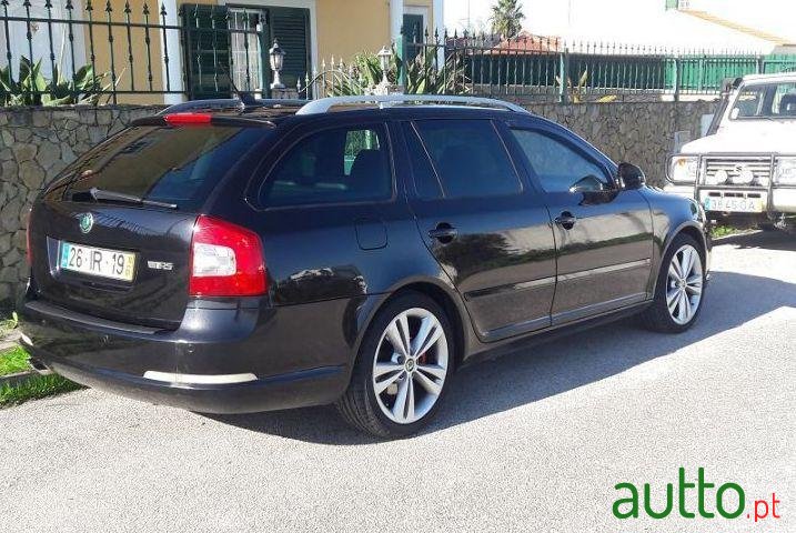 2010' Skoda Octavia Break photo #5